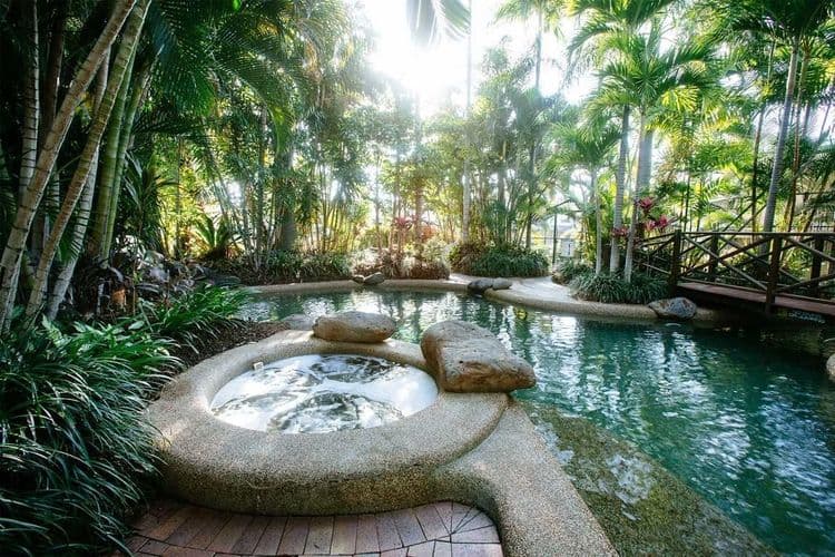 Beautiful Pool in Townsville Pet friendly hotel.